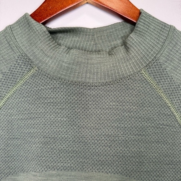 Lululemon Keep the Heat Thermal Long Sleeve Shirt Size Medium - Picture 7 of 13